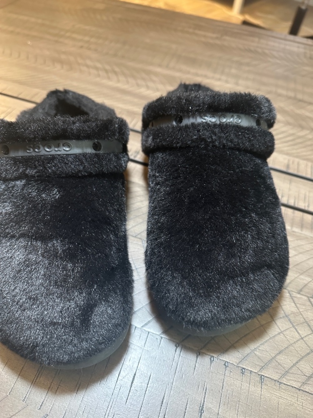 CROCS Classic Unfurgettable Clog Black Plush Fuzz Lined Clog - Picture 7 of 16